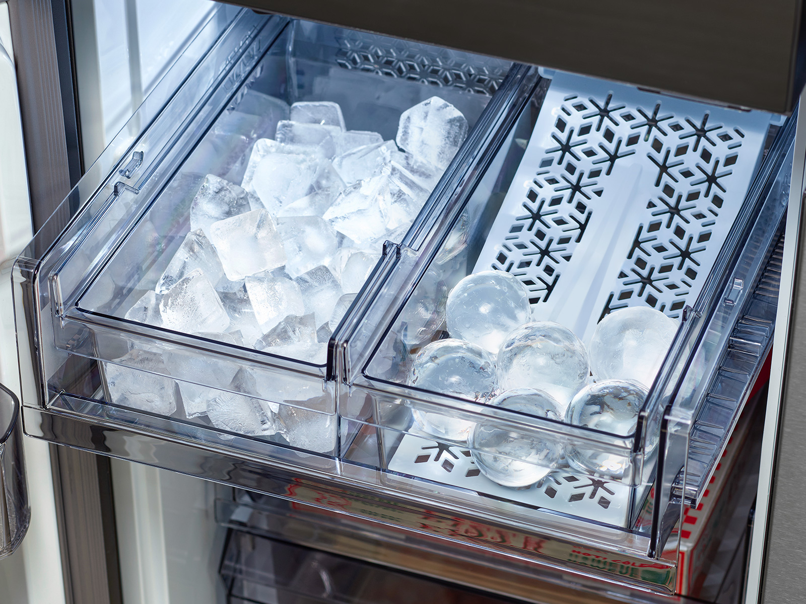 Thumbnail image of Bespoke 4-Door Flex™ Refrigerator (29 cu. ft.) with Beverage Zone™ and Auto Open Door in Stainless Steel